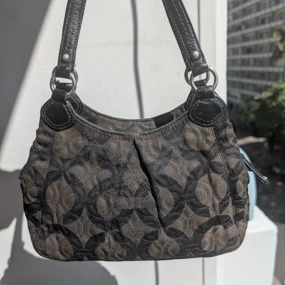 Coach Gramercy OP Art Jacquard Monogram Hobo Bag quilted Canvas black Taupe